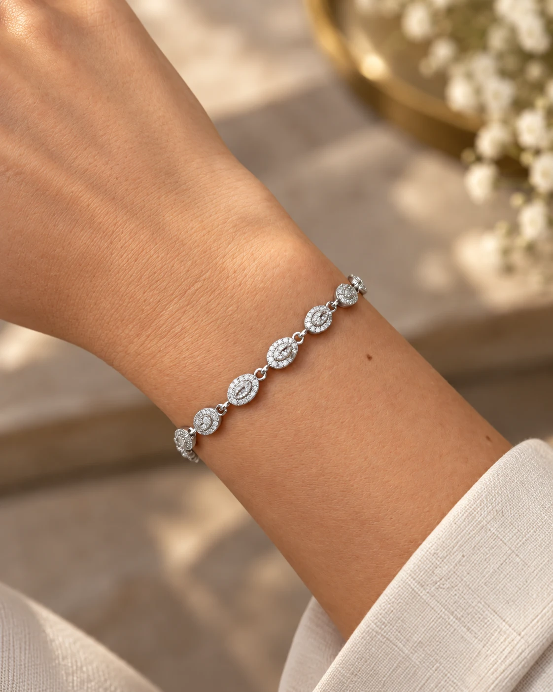 Sıralı Oval Motifli Taş İşlemeli 925 Ayar Gümüş Bileklik